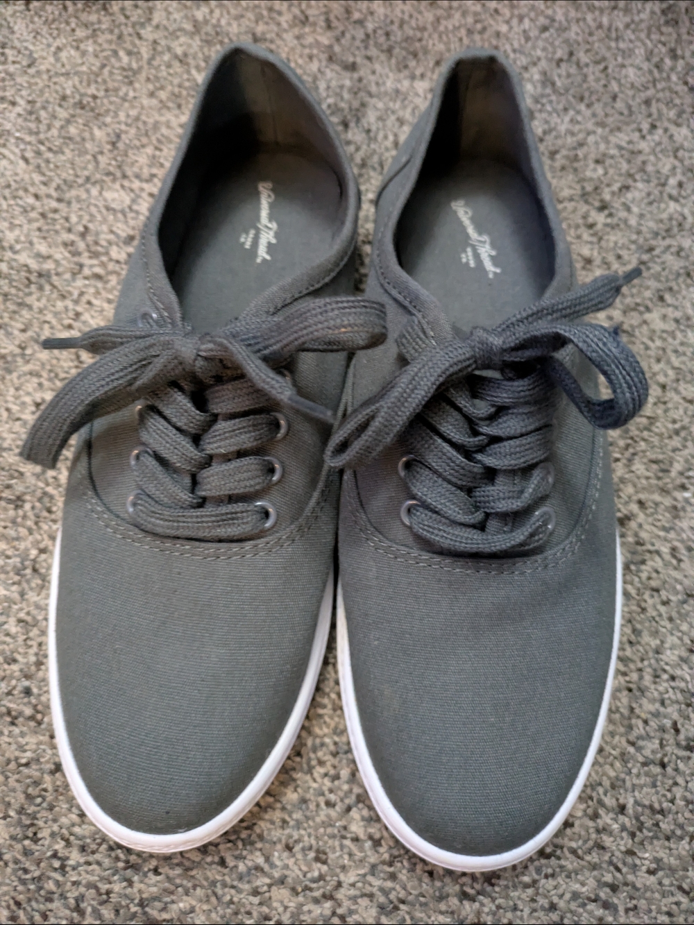 Universal Thread Gray Canvas Lace-Up Sneakers